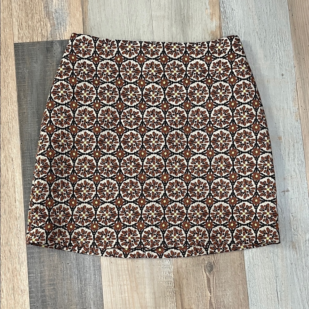 H and M Multicolor Floral Mini Skirt Sz 8 Black Lining Zip Up Back TC0406
